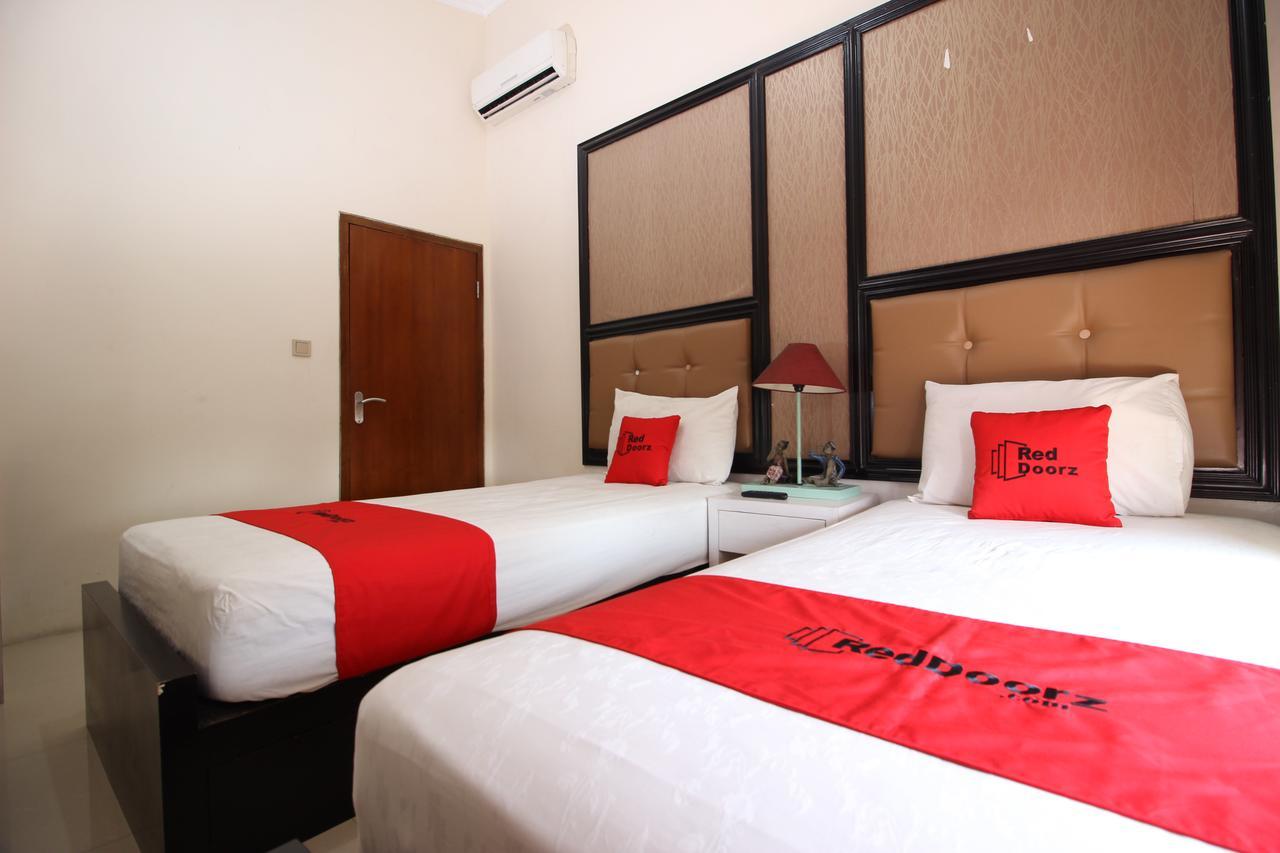Reddoorz Plus Near Tugu Jogja 2 Yogyakarta Exterior foto