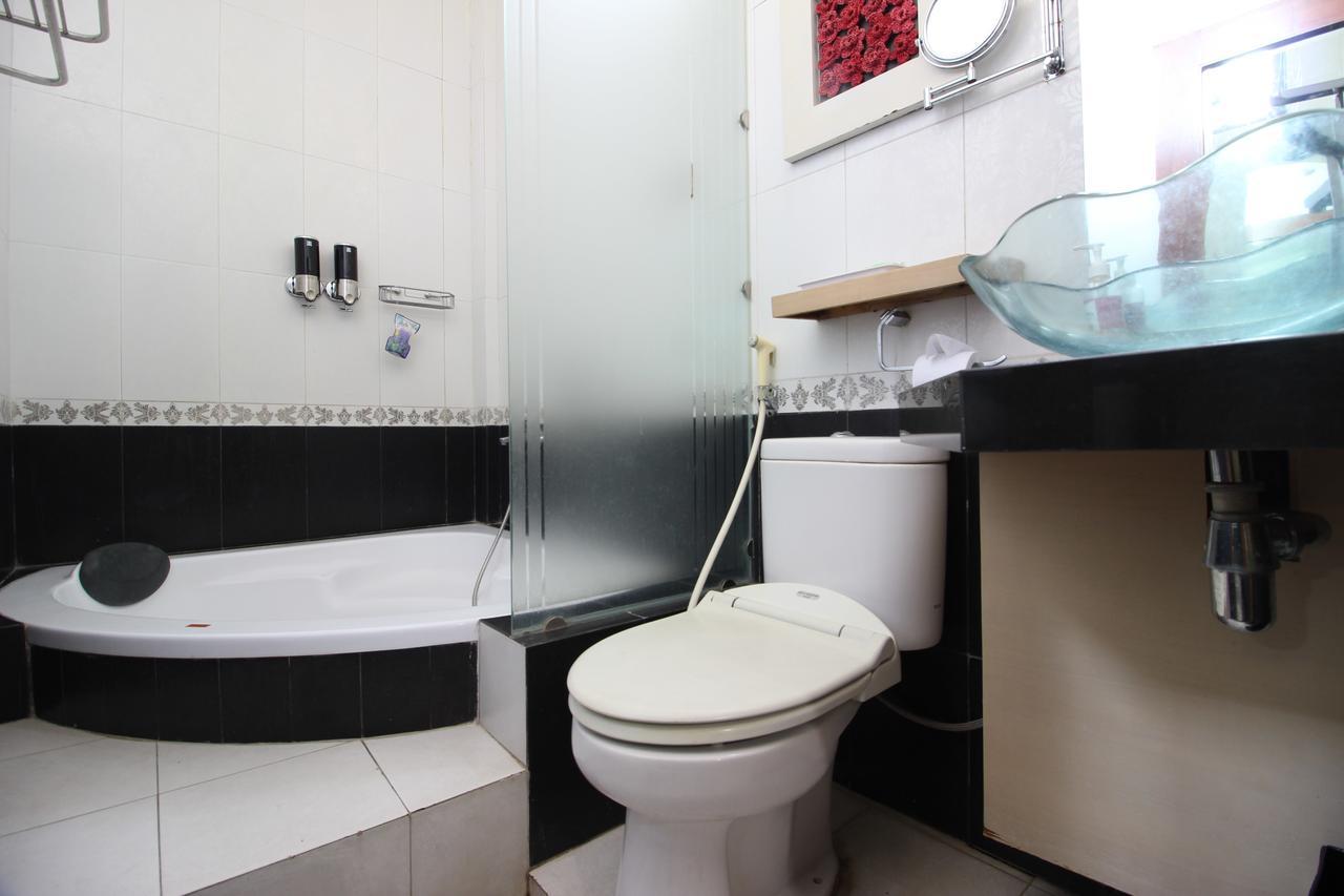 Reddoorz Plus Near Tugu Jogja 2 Yogyakarta Exterior foto
