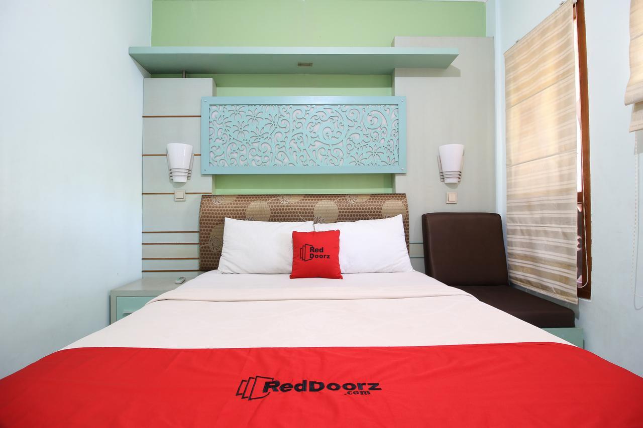 Reddoorz Plus Near Tugu Jogja 2 Yogyakarta Exterior foto