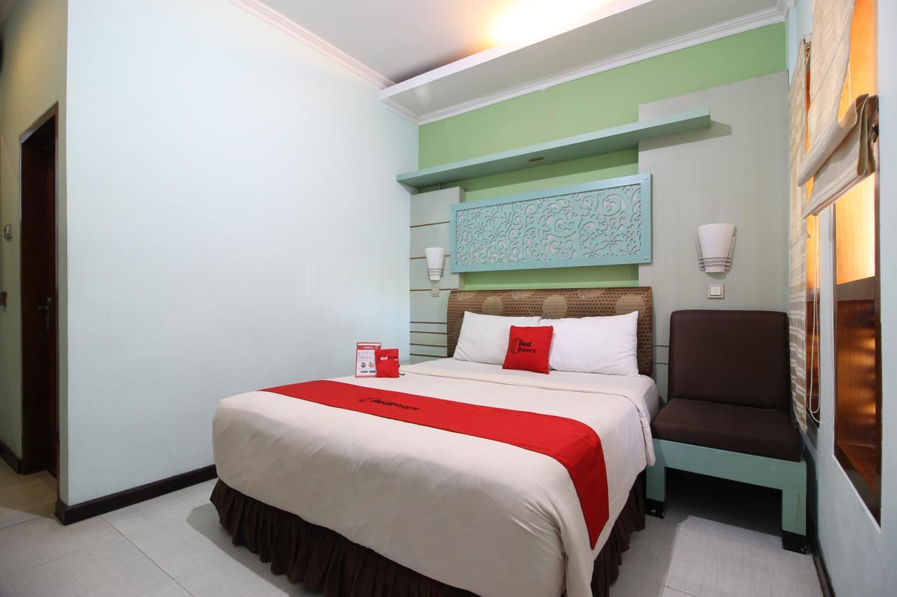 Reddoorz Plus Near Tugu Jogja 2 Yogyakarta Exterior foto
