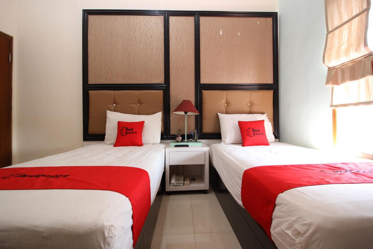 Reddoorz Plus Near Tugu Jogja 2 Yogyakarta Exterior foto