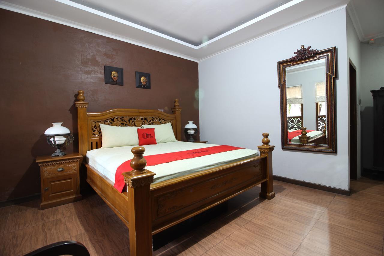 Reddoorz Plus Near Tugu Jogja 2 Yogyakarta Exterior foto
