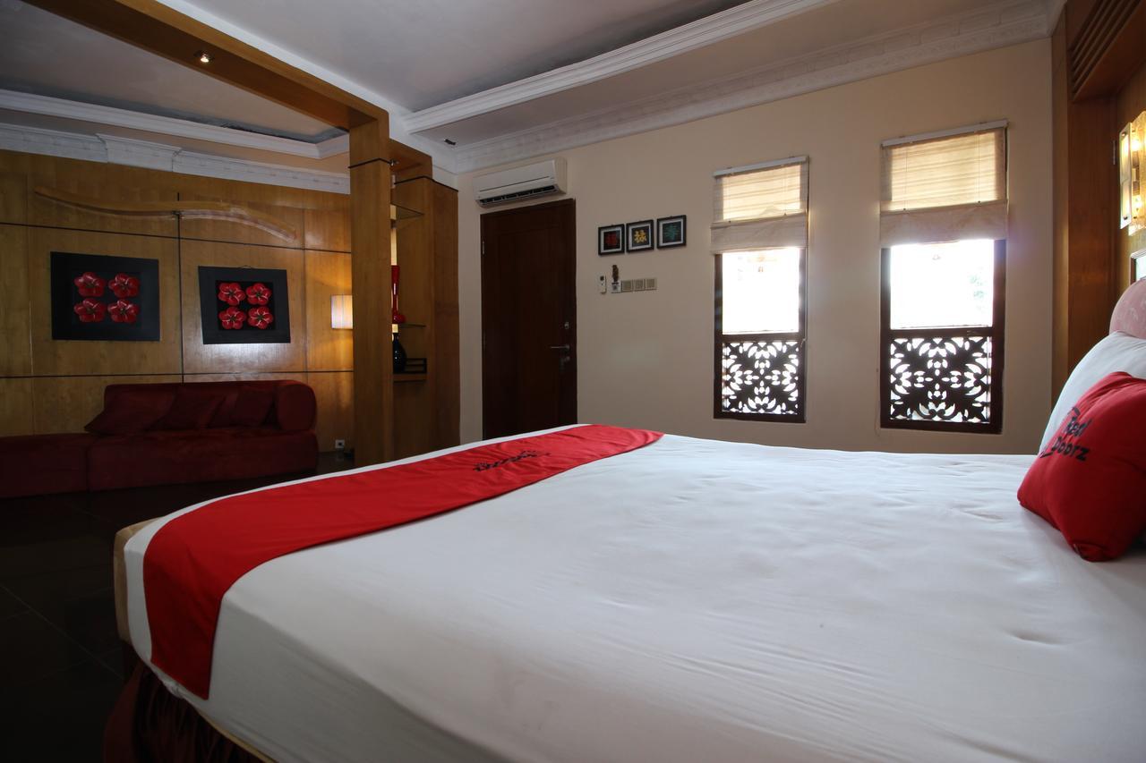Reddoorz Plus Near Tugu Jogja 2 Yogyakarta Exterior foto